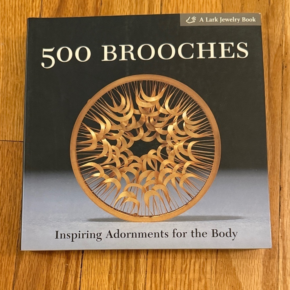 Lark Books 500 Brooches, inspiring adornments for the body 360pgs great cond